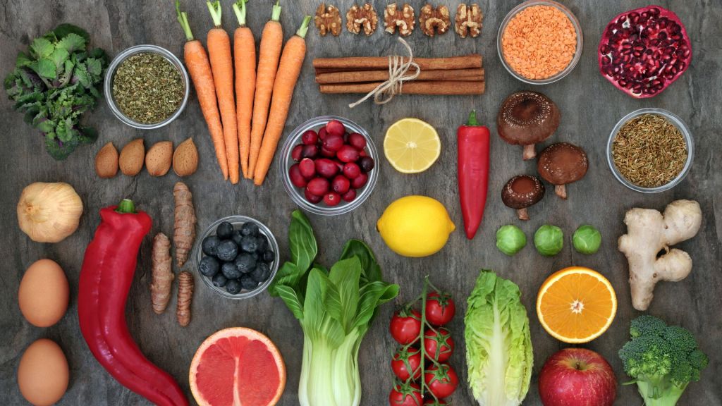 저속노화식단 열풍, 화장품도 이제는 ‘슬로우 에이징(Slow&nbsp;Aging)’